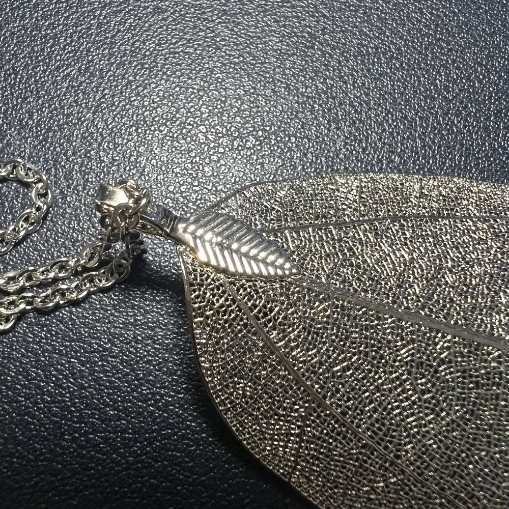 Silver-toned Filigree Leaf Necklace - Picture 4 of 6